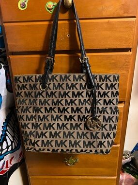 Michael Kors Jet Set Purse